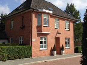 Гостиница Spacious Villa in Neerpelt near Welvaart Marina  Неерпель